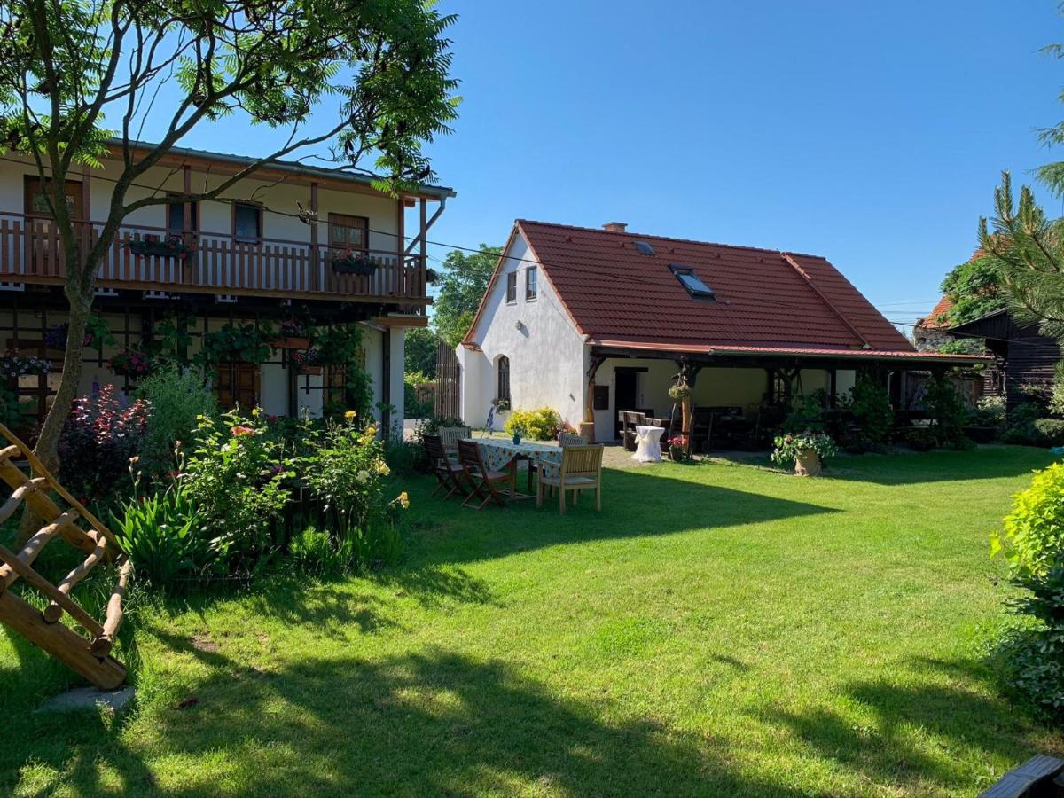 Rybarska Basta Vikletice - Nechranice Villa Chbany Exterior photo